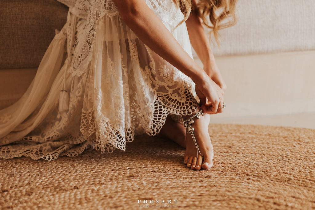 beach_wedding_barefoot_sandals