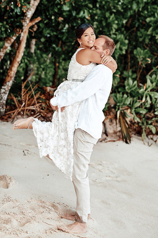 Romantic Seychelles wedding, all inclusive beach Wedding at Mahé, Praslin, La Digue with hotel booking. Amazing honeymoon locations for couples in love.