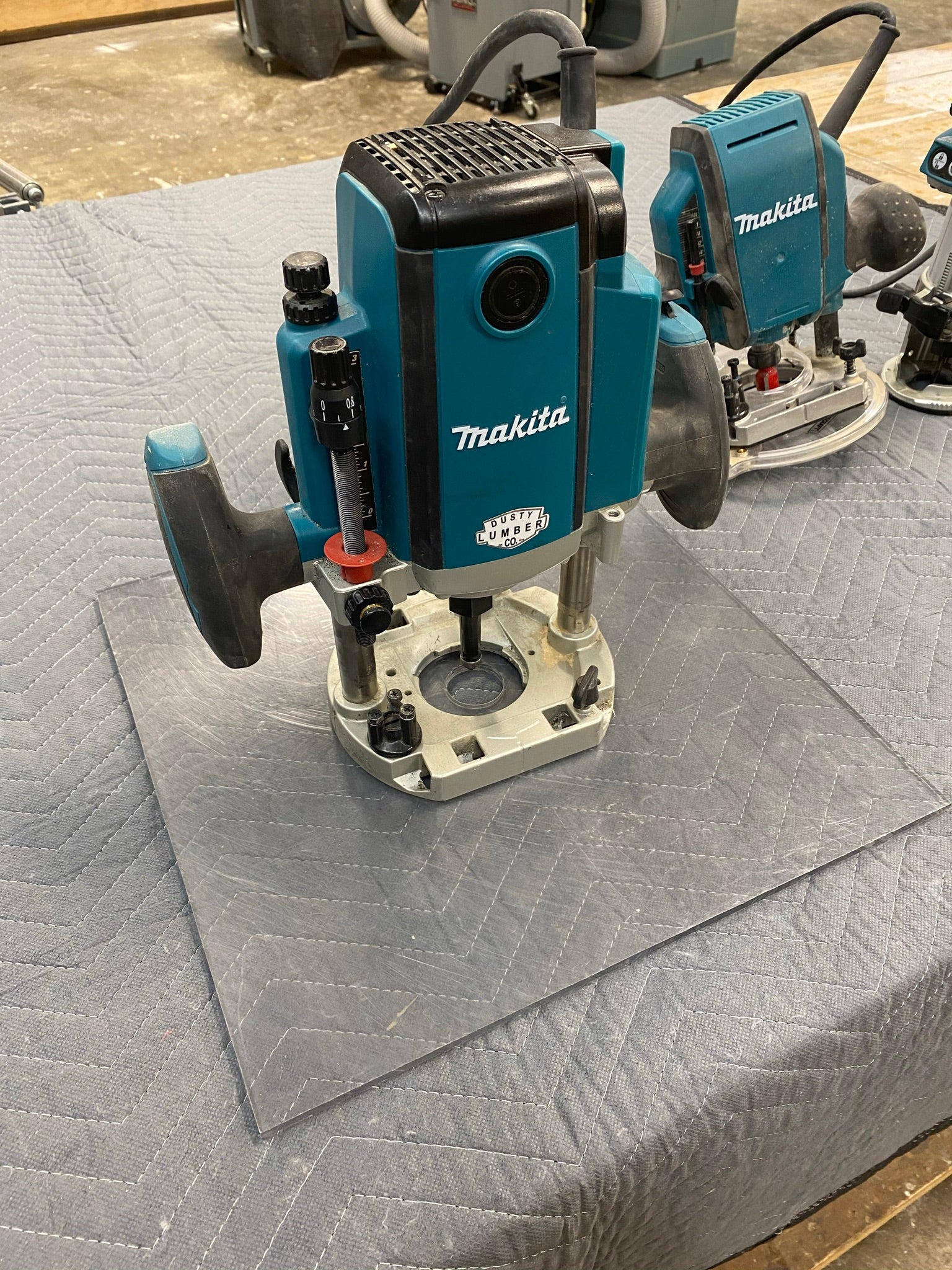 Makita Plunge Router with homemade plexiglass plate