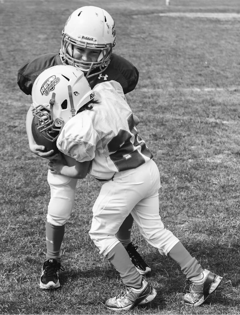 Figure 9.6 Open-field tackling technique.