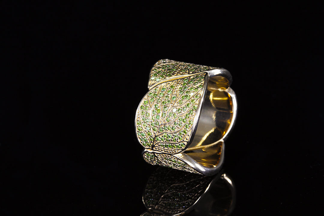 YELLOW GOLD ASPEN LEAF WITH GREEN DIAMONDS - Chasing Victory