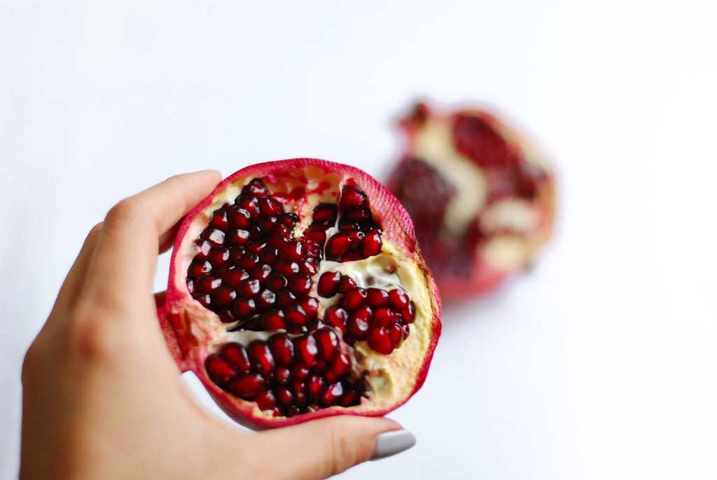 How To De Seed A Pomegranate In 2 Minutes - Swolverine