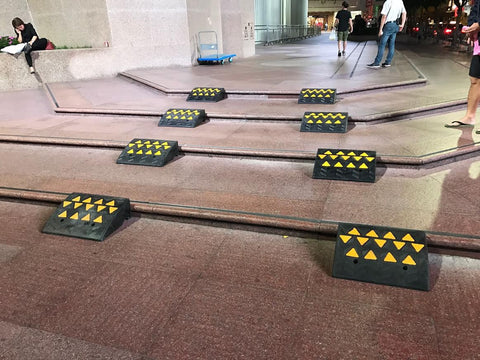 ROAD CURB