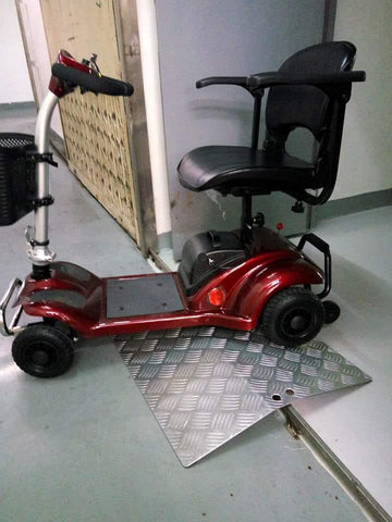 電動輪椅 門檻
