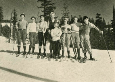 Emilio Pucci with ski team at Reed College.