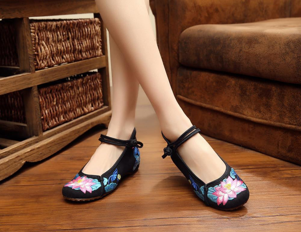 Moonlight Lotus Flower Chinese Embroidered Canvas Shoes - Project Yourself
