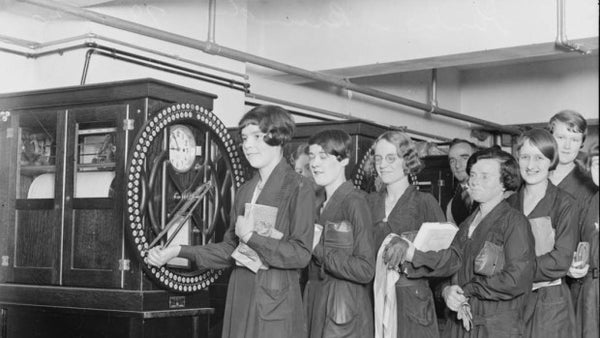 BundyPlus | David Jones employees lining up to clock on at the bundy machine, Sydney. December 29, 1930. 