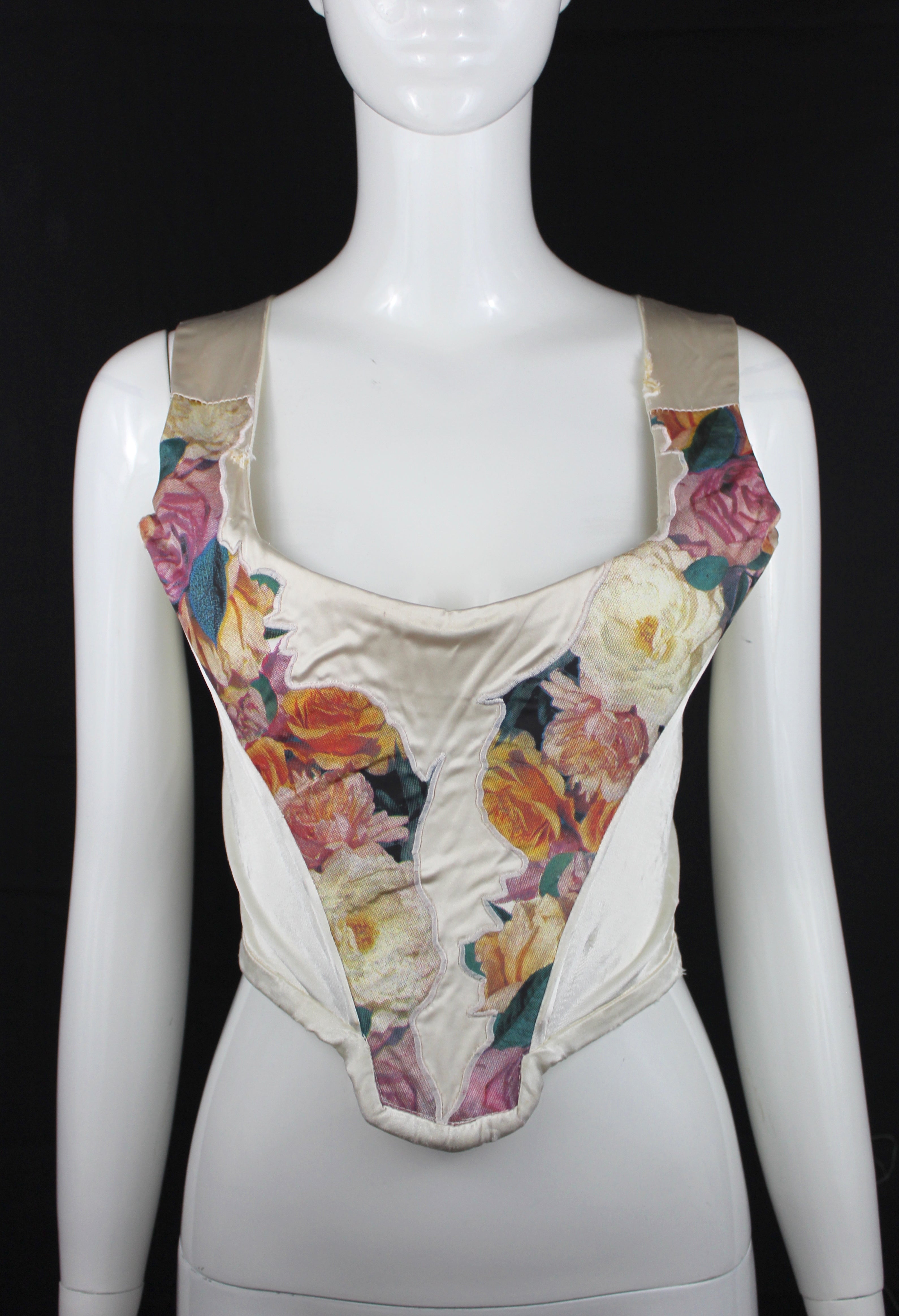 Vivienne Westwood Corsets, the free fashion exhibition to discover