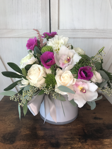 Roses in a Hat Box – Lia's Floral Designs