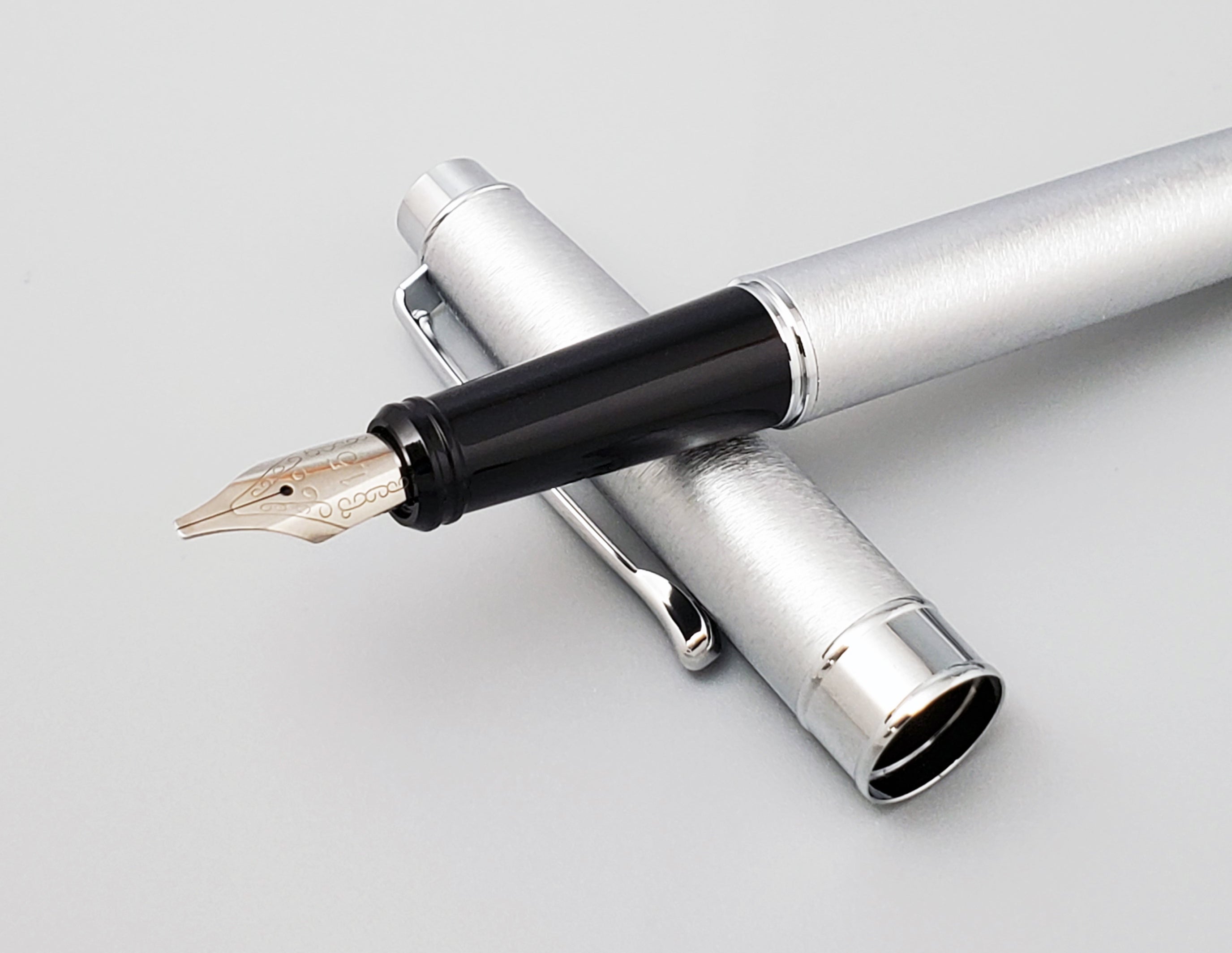 Calligraphy Silver Fountain Pen T Set With Hairline Finish