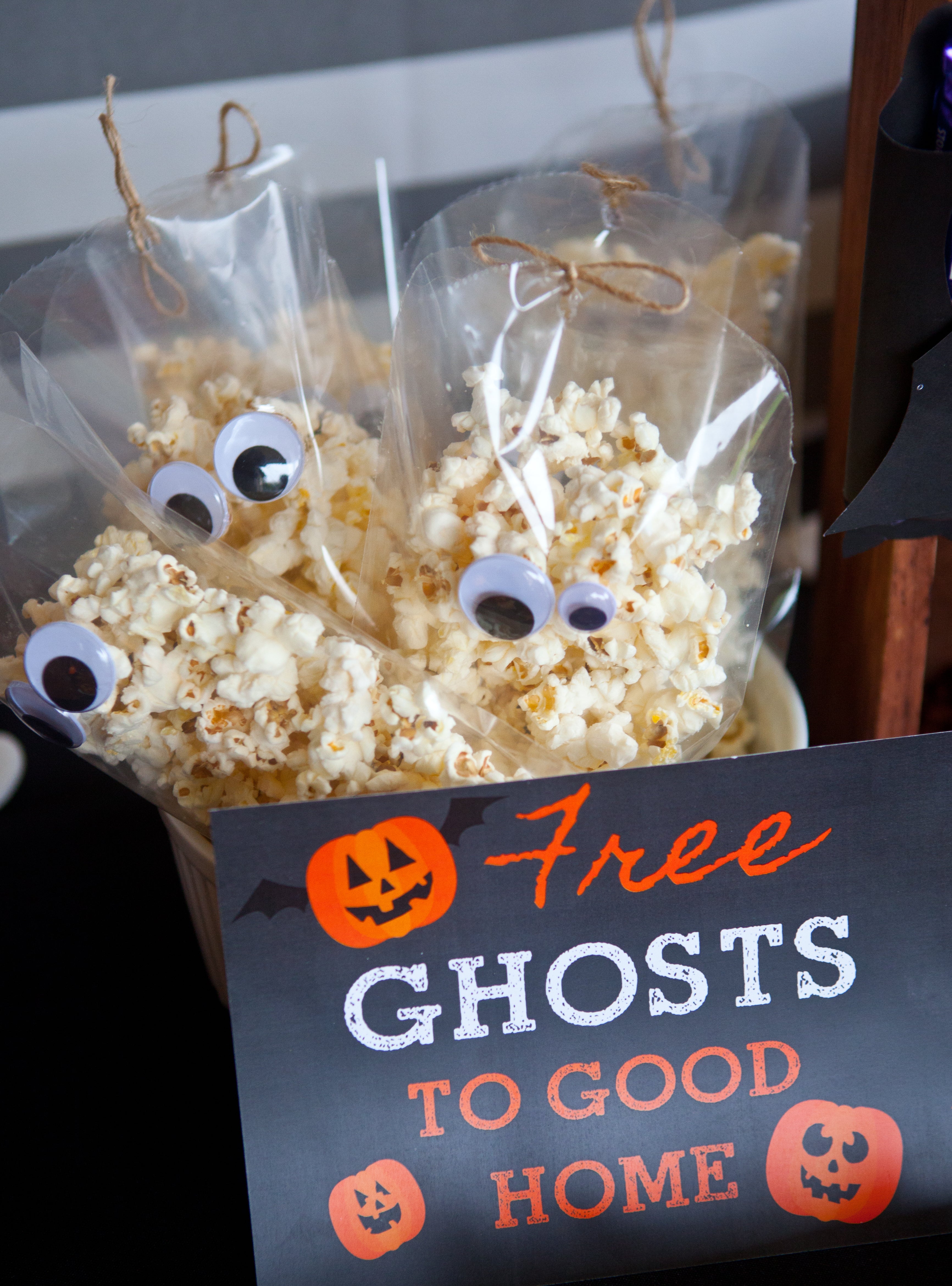 Healthy Halloween Snacks - Popcorn Ghosts