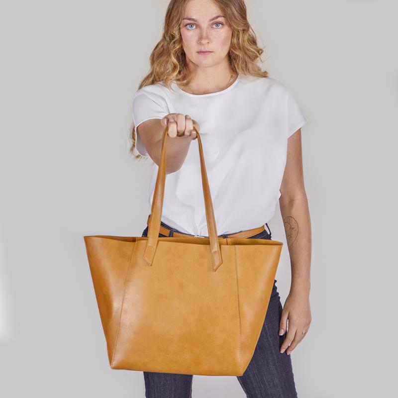 Totissimo Bag in Camel from Canussa