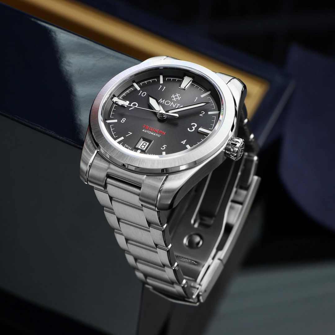 Monta Triumph Silver Dial Windup Chicago