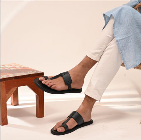Simplicity at its best! An enviable vegan leather design aesthete graces these remarkably vintage chappals that come ready to be worn to any traditional occasion. A trendy blue-gray colour adds to their modern appeal
