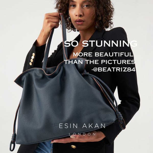 Chic bags that are practical - une femme d'un certain âge