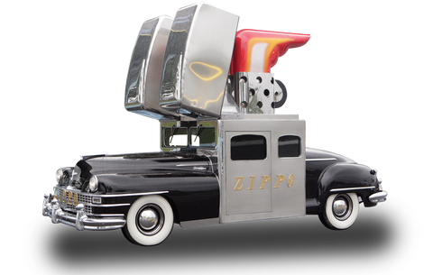 Photo de la Zippo Car, voiture ancienne avec le design Zippo