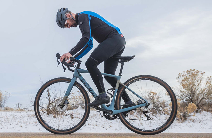 Cyclist wearing the Ascent Cycling Wind Jersey for Men on a winter day