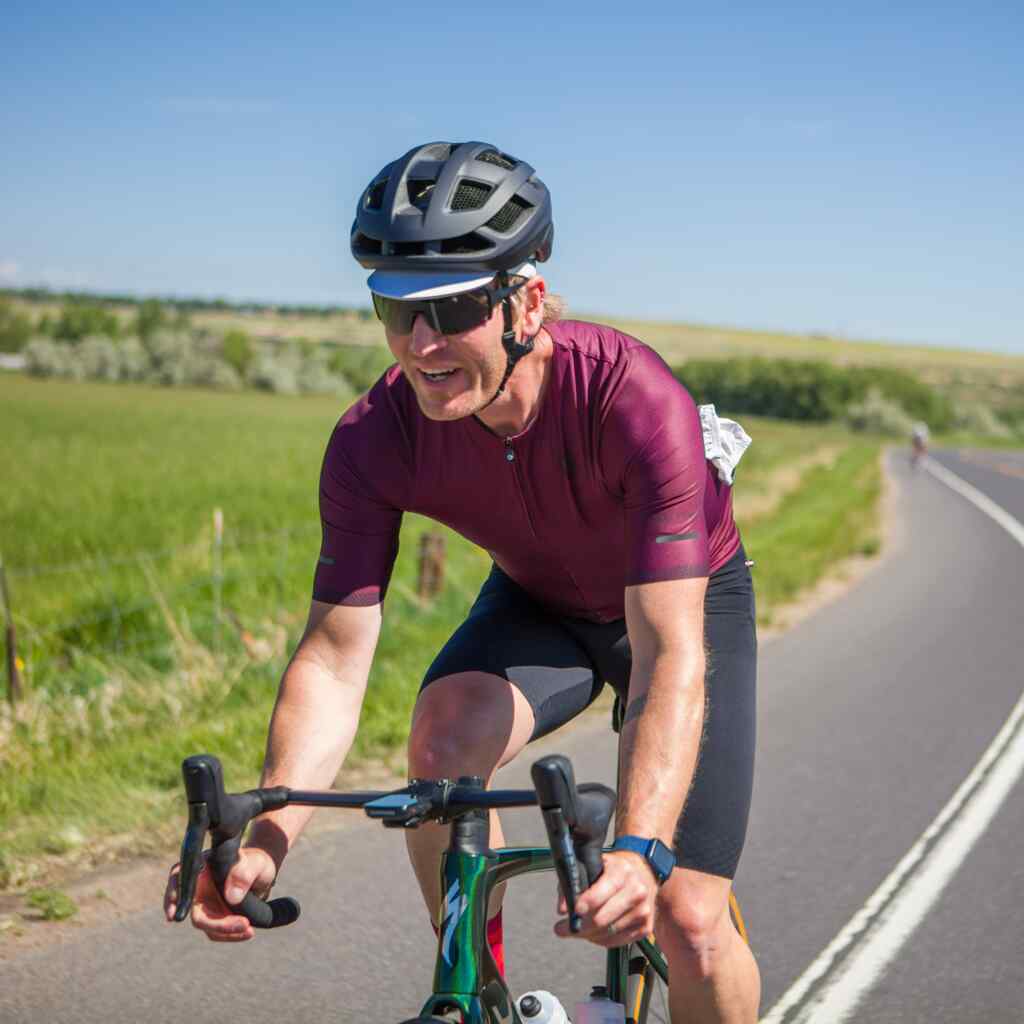 Best Cycling Jerseys for Men - Road Shot #color_mulberry