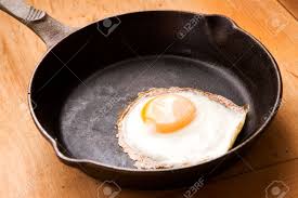 Egg in cast iron