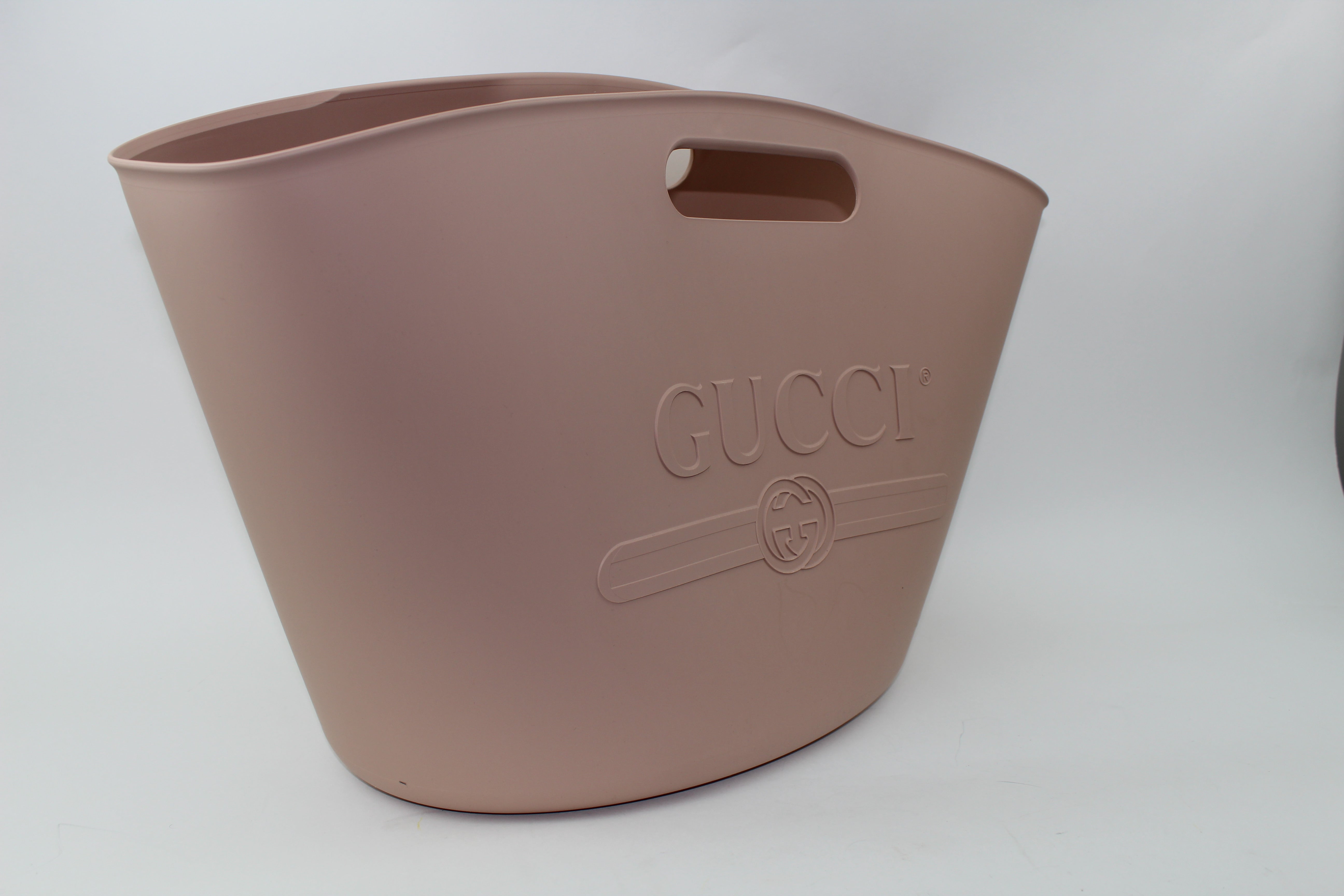 gucci rubber bucket tote