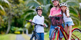 Niñas en bicicleta