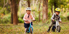 Niños en bicicleta sin pedales