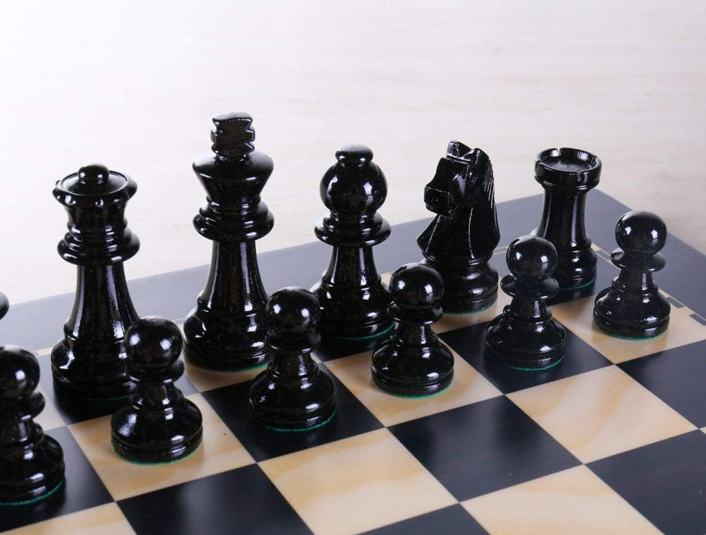 12 magnetic travel chess set in black and boxwood