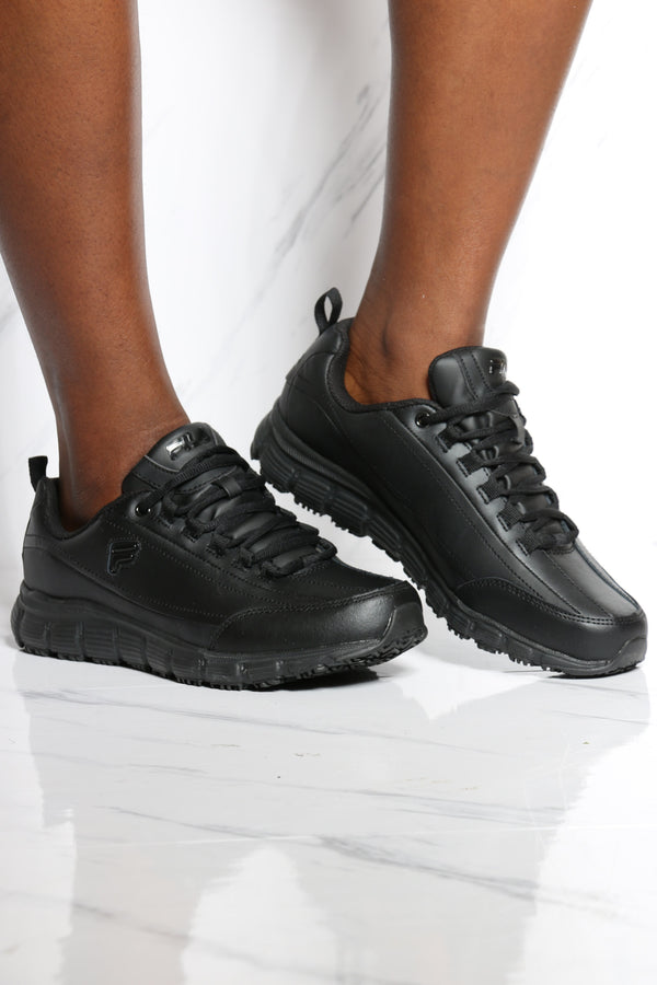 women's black slip resistant sneakers