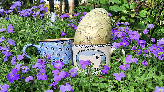 Nicholas Mosse Pottery Easter egg in Sheepies Large Mug and Light Blue Lawn Large Mug in flowers