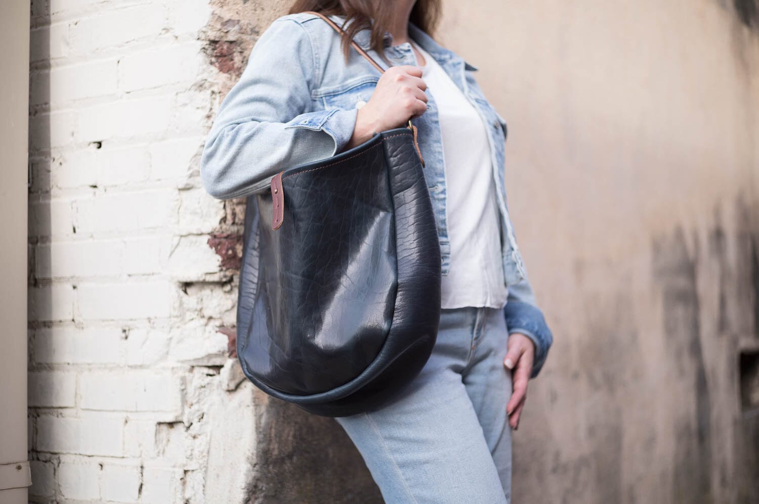 Go Forth Goods Celeste Leather Hobo Bag - Cobalt Bison