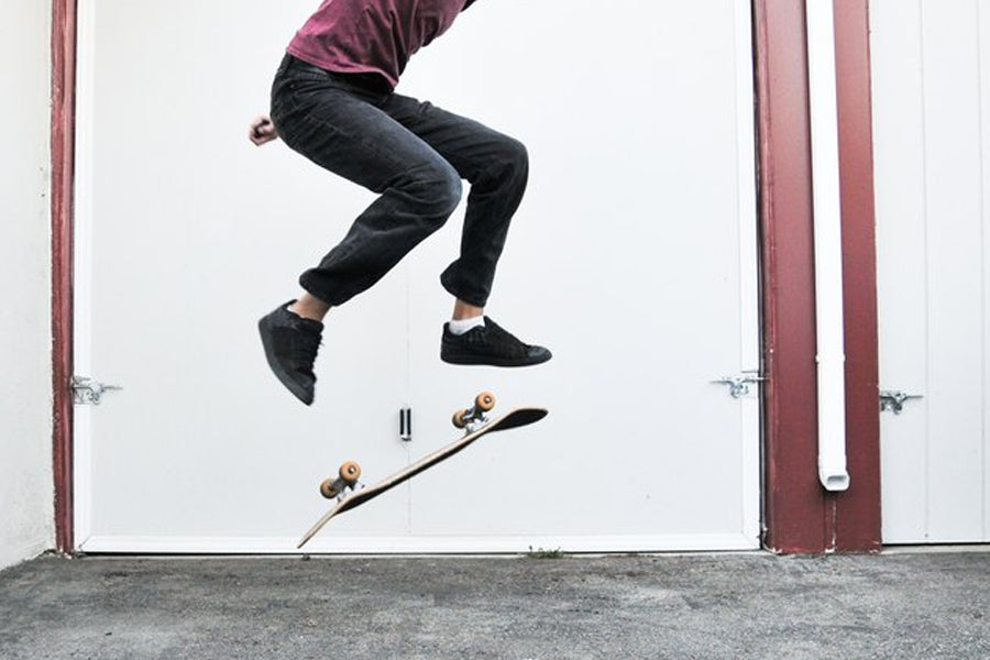  Do A kickflip skateboarding t-shirt : Clothing, Shoes
