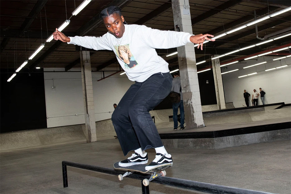 Skate News NYC's biggest indoor skateboarding park in Brooklyn is free –  OriginBoardshop - Skate/Surf/Sports