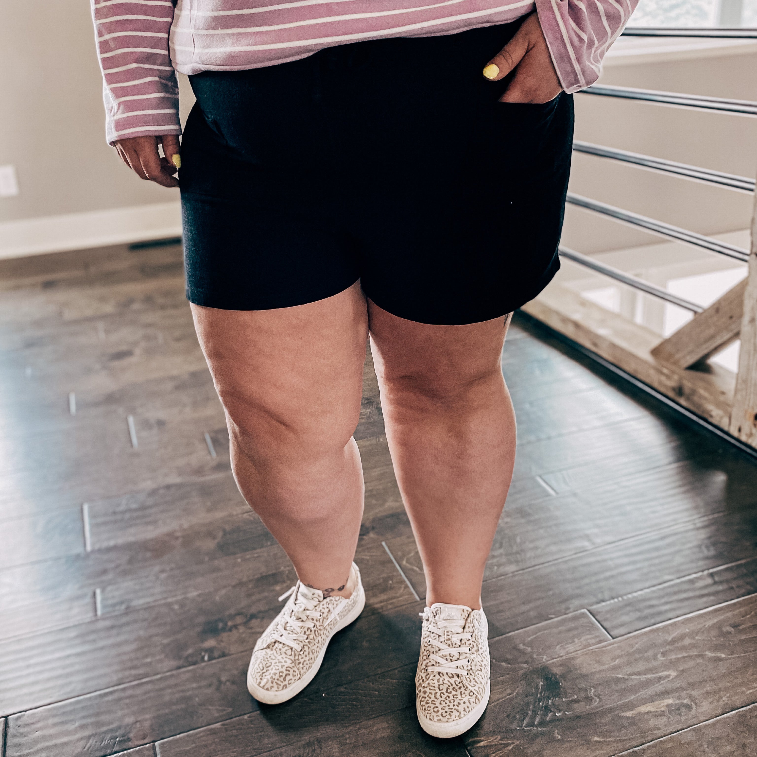 Curvy Linen Shorts