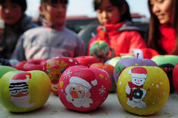 China: Gifting Apples