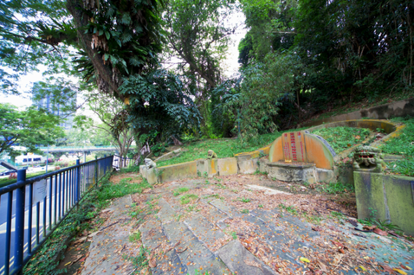 Tiong Bahru Heritage Trail - Graves of Tan Tock Seng-Chua Seng Neo-Wuing Neo