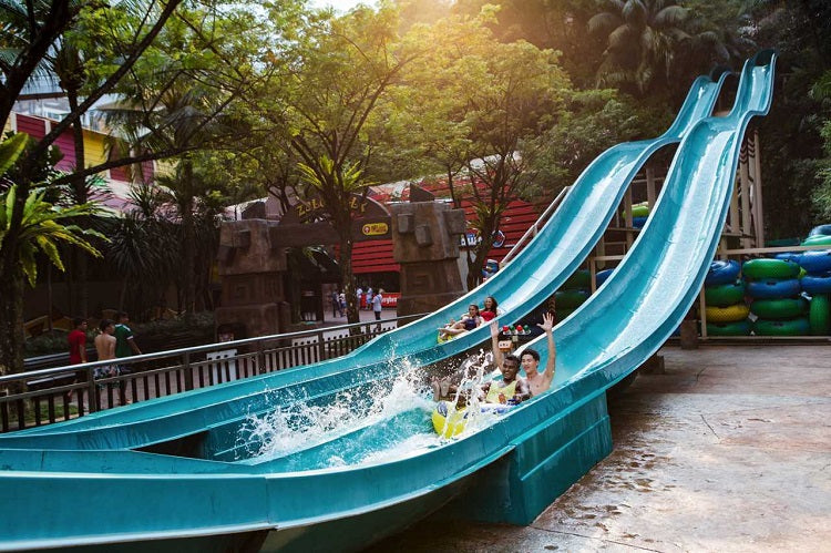 Sunway Lagoon Theme Park –Thrill Rides, Horror House & Wildlife Adventures!