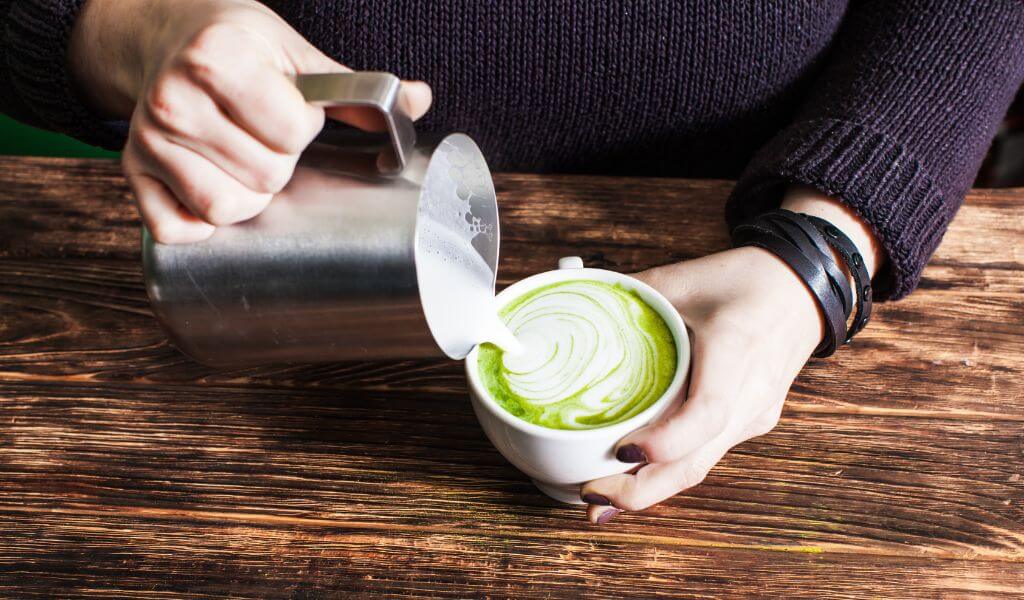 cómo se prepara el té matcha - Paleobull