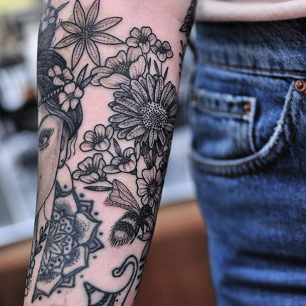Linear Tattoos Use One Continuous Line to Leave a Beautifully Bold Impact