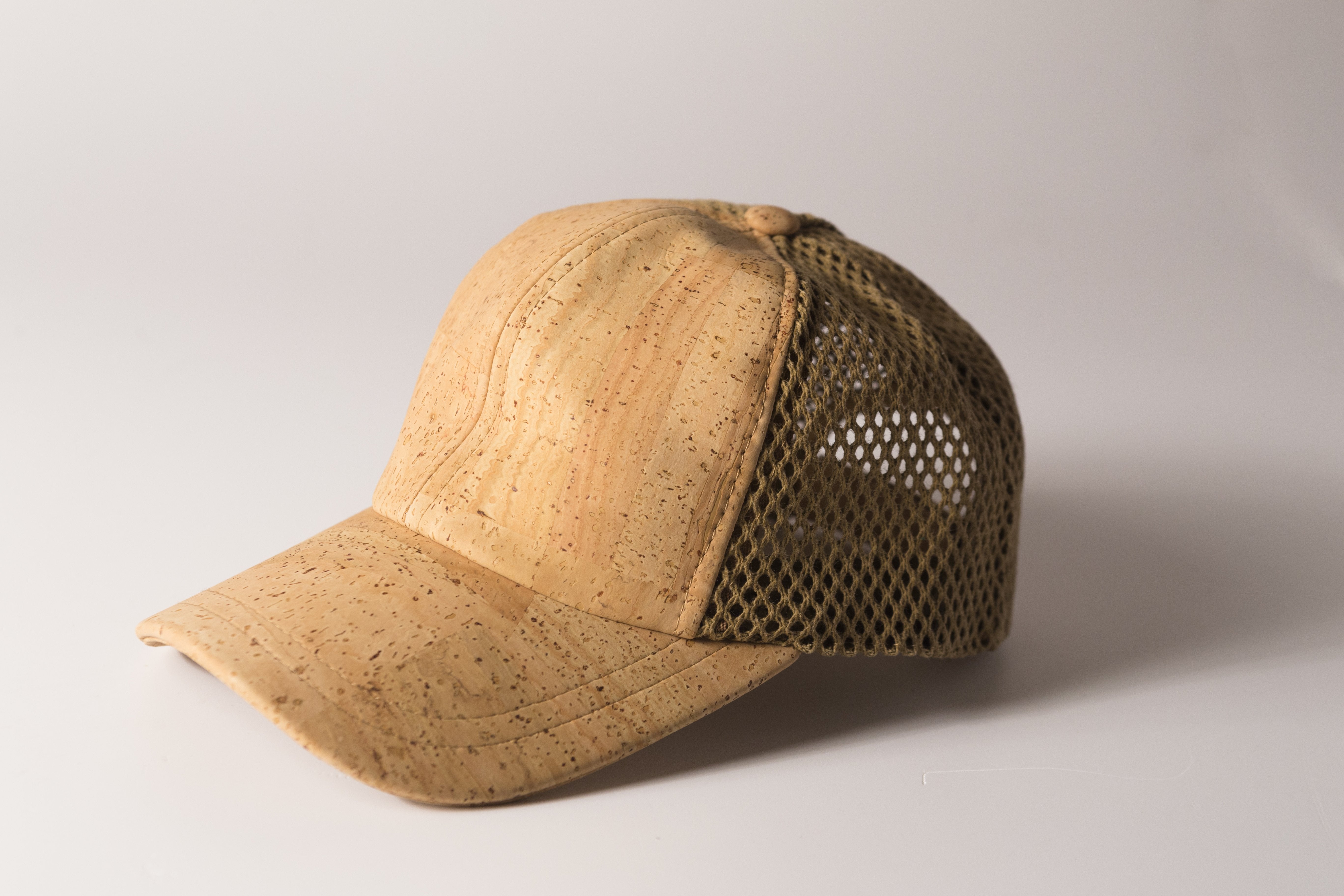 Trein Tips atoom Snapback Cap Made from Eco-Friendly Cork Fabric | Grow From Nature