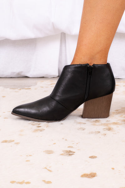 black block heel pointed shoes