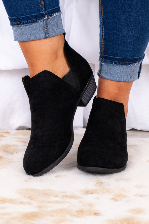 small block heel black shoes