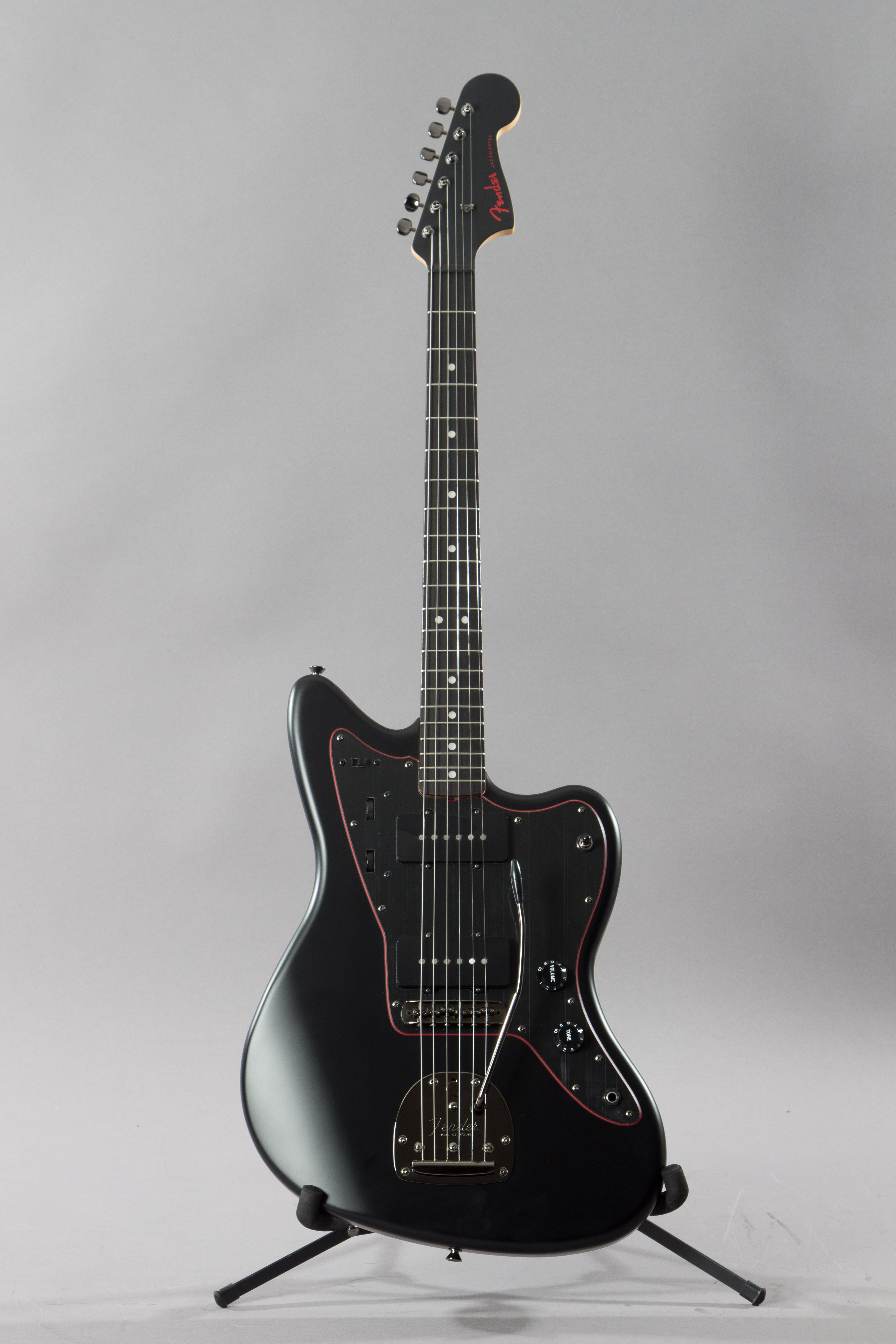 fender made in japan limited noir jazzmaster