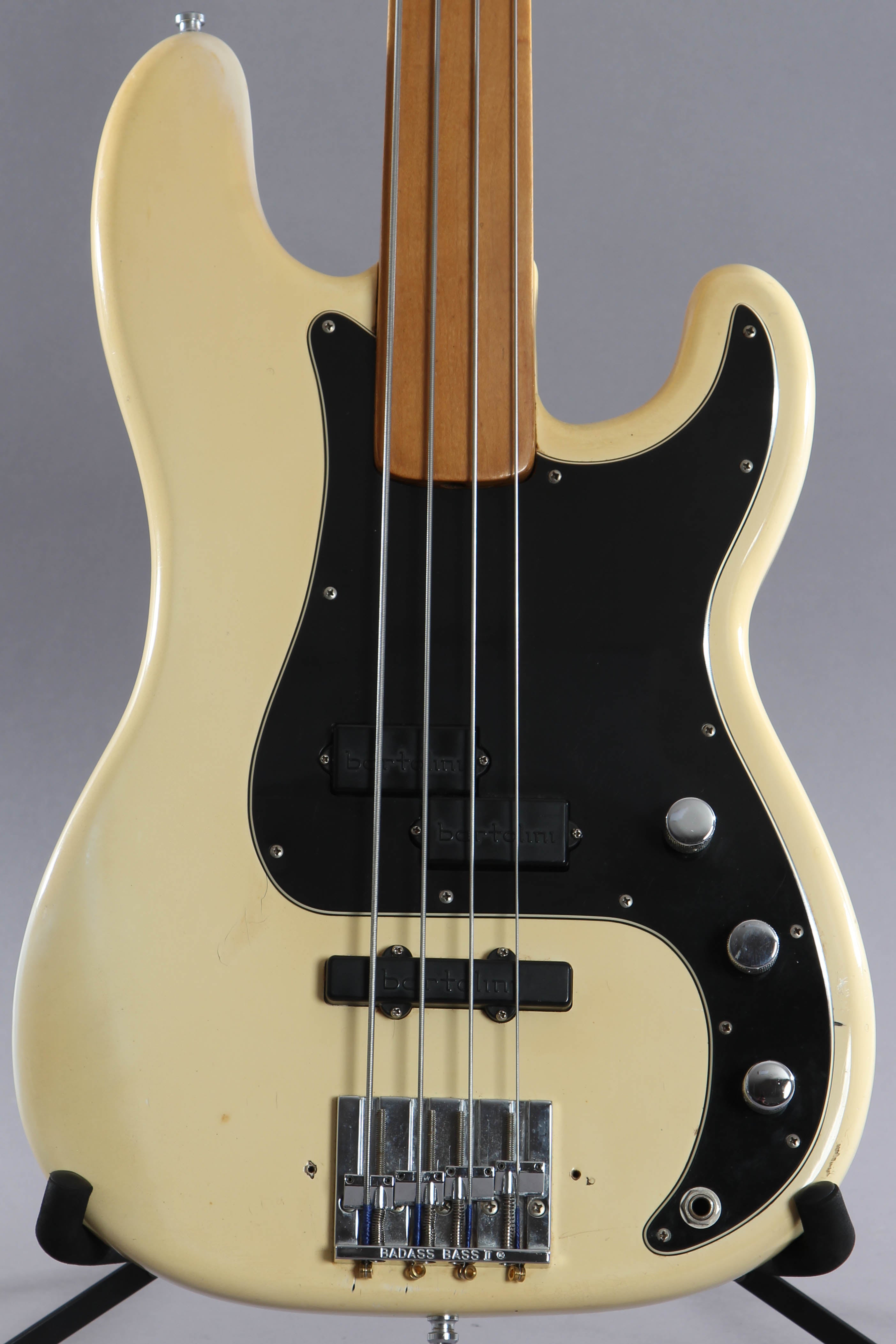 1974 Fender P Bass Fretless Olympic 