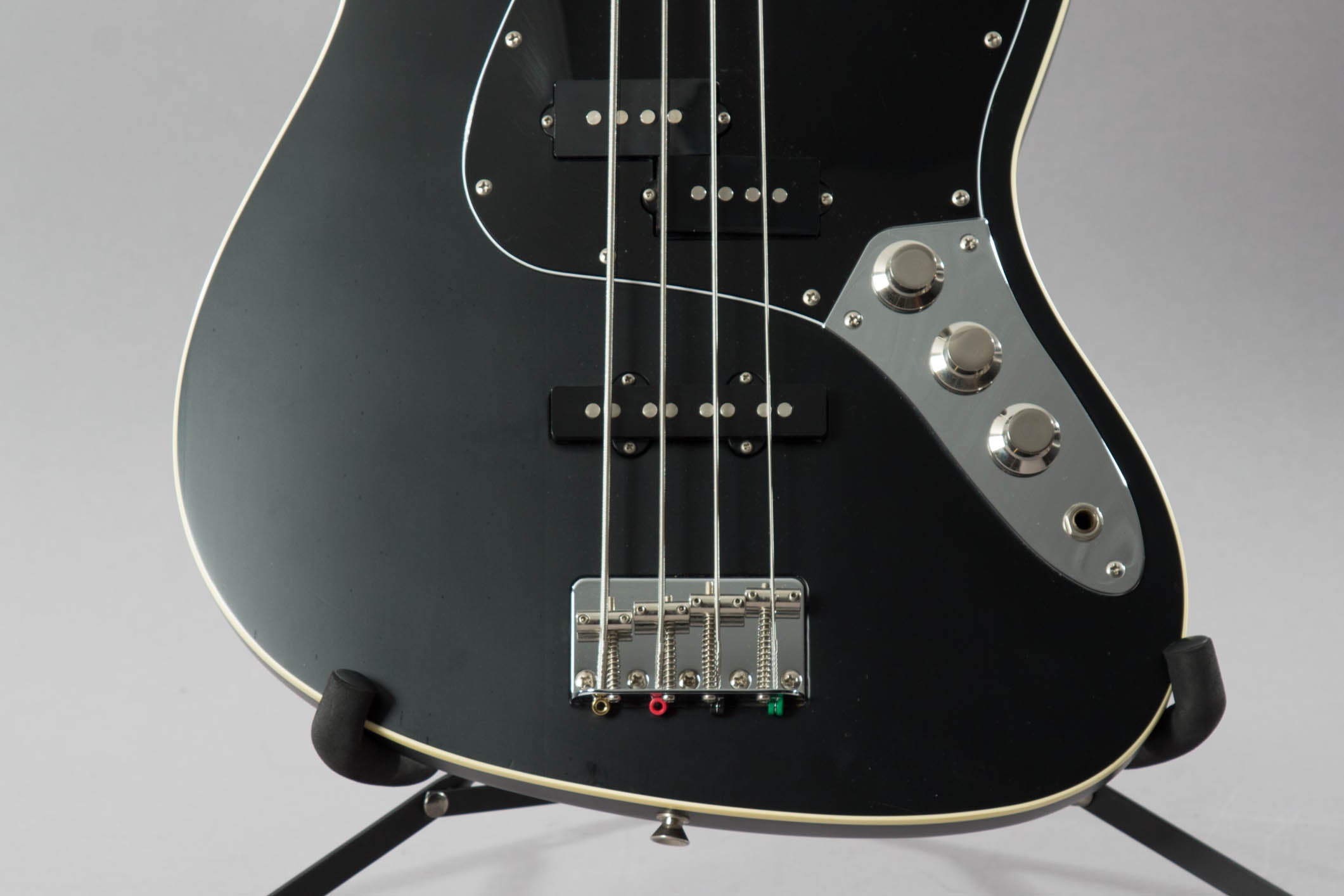 パステルオリーブ Fender Japan Aerodyne Jazz Bass ケース付