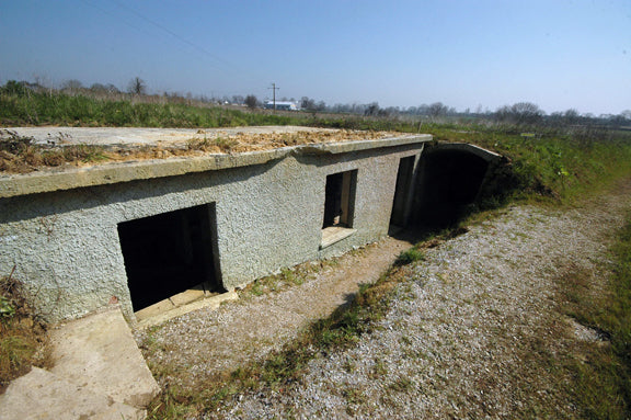 Grandcamp Maisy Battery Bunker Building photo from Atlantikwall.org.uk