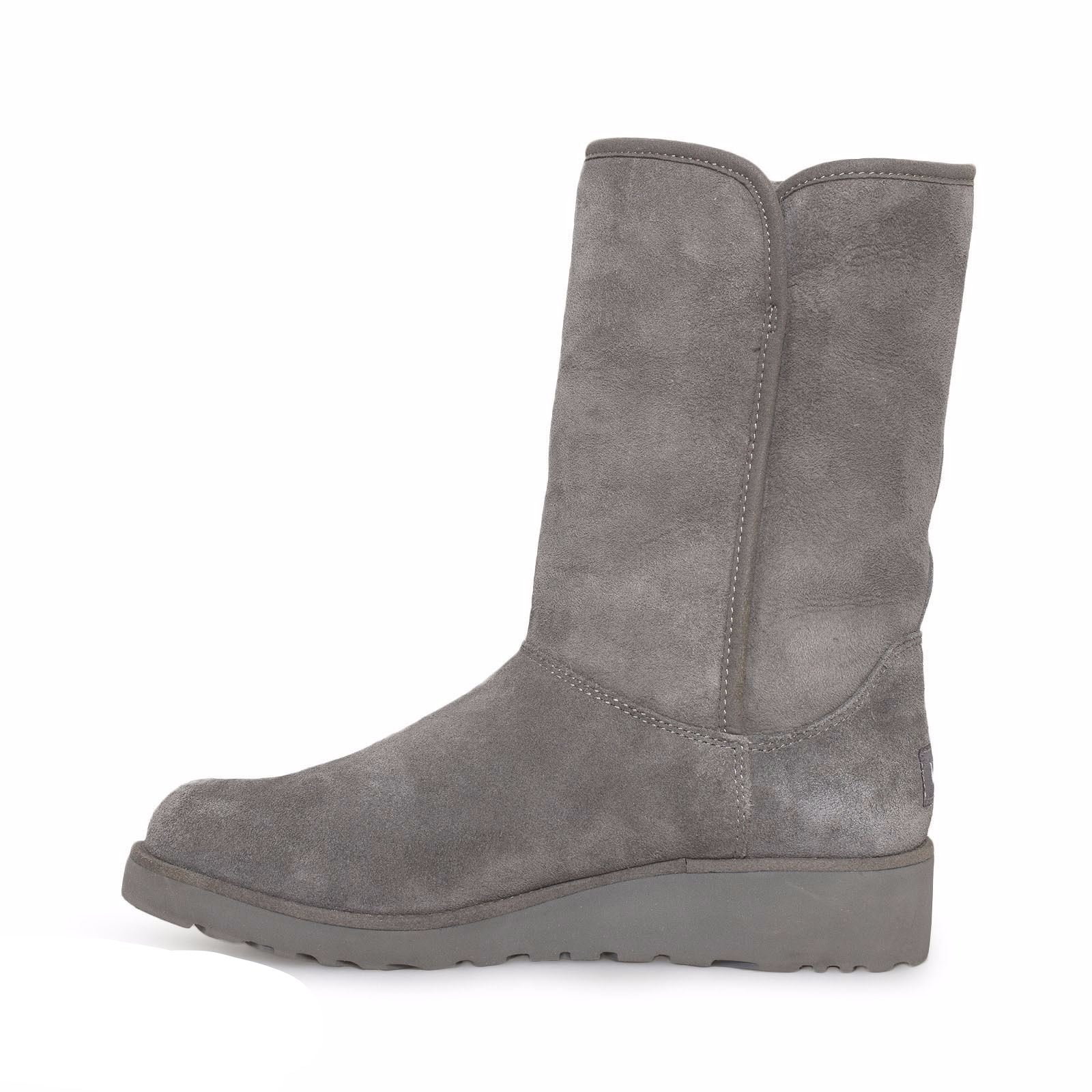 ugg amie grey size 8