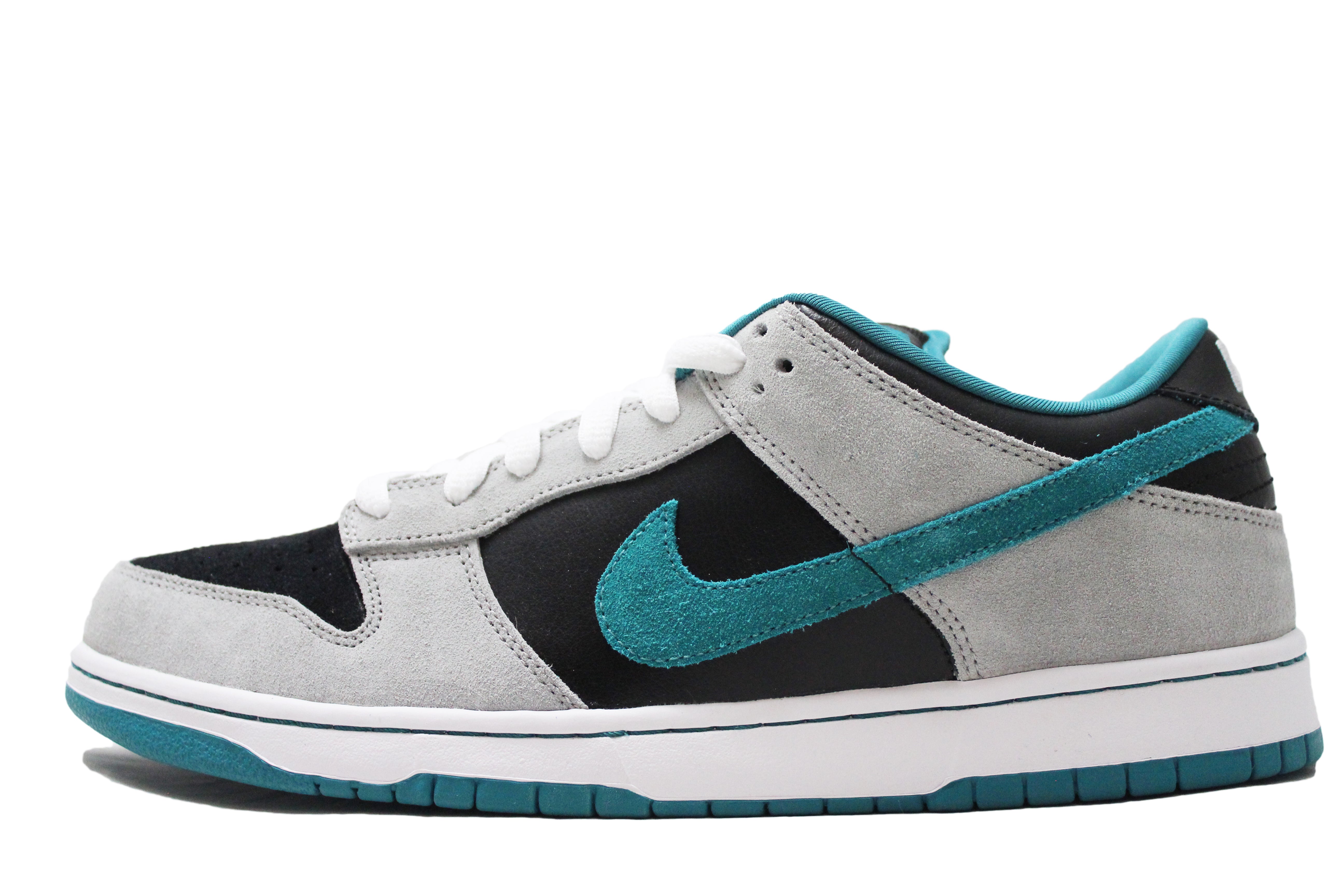 nike sb dunk low chrome ball incident