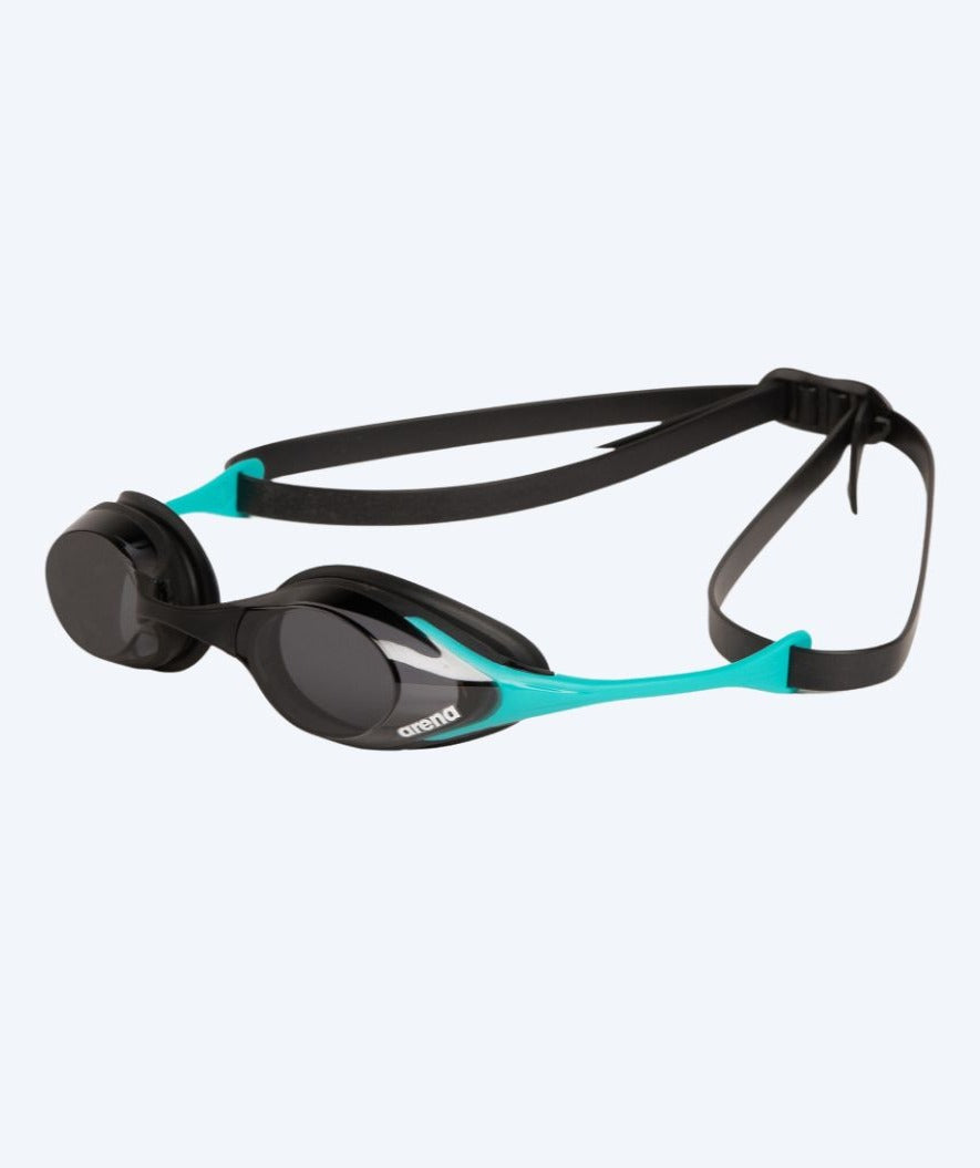 Arena svømmebriller – Cobra SWIPE Smoke – Sort/lyseblå