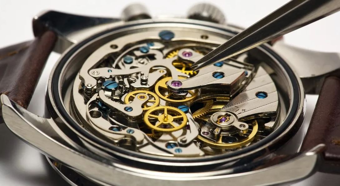 Mechanical Watch: What Are They And How Do They Work? | peacecommission ...