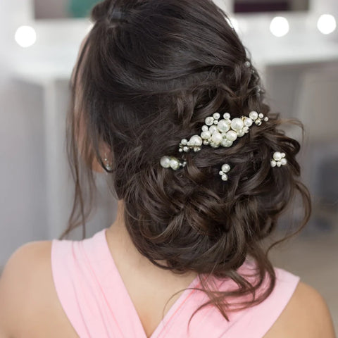 How to Choose The Perfect Hair Accessories for your Wedding Day – Pearls &  Lace